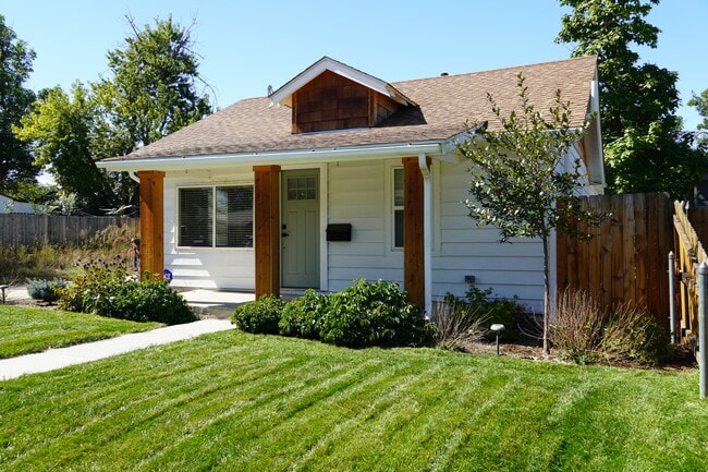 Building Photo - 645 Newton St