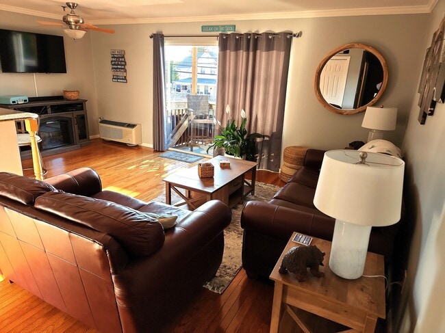 Building Photo - 131 Lake St