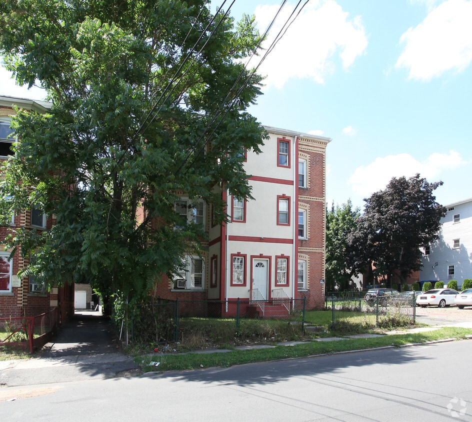 Building Photo - 42 Silver St