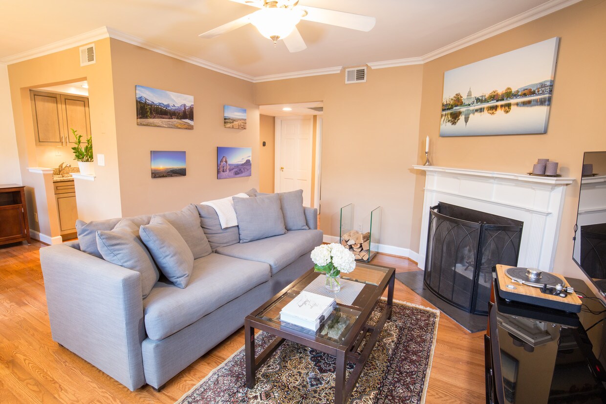 Primary Photo - 1105 N Pitt St