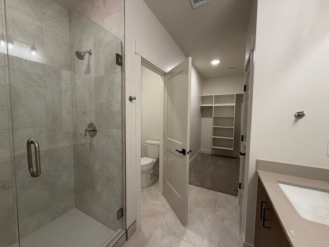 Building Photo - 622 Hemsworth Ln
