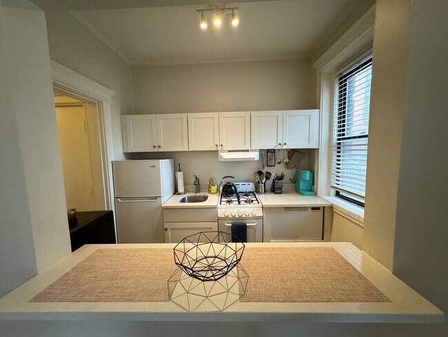 Foto del edificio - Charming South End 1-Bedroom on East Newton Street