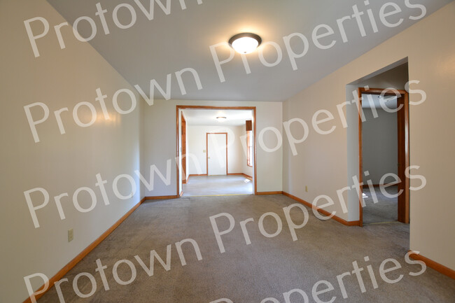 Building Photo - 122 Baker Ave