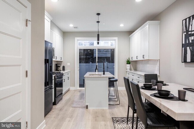 Foto del edificio - 2242 N Reese St