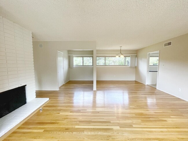 Building Photo - 804 S Orange Grove Blvd