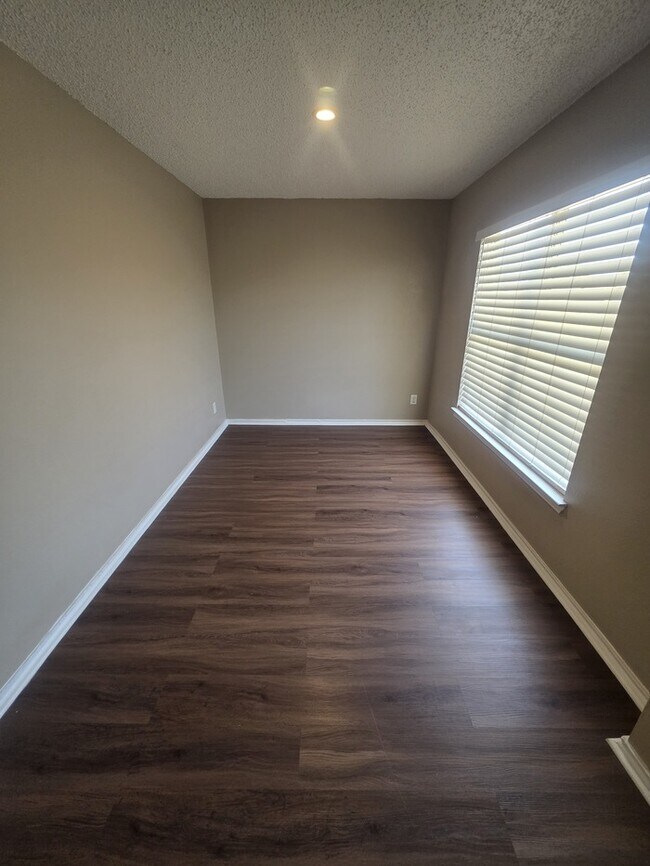 Foto del edificio - 4 bed 2 bath home