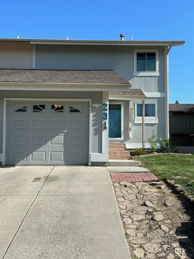 Garage and entry - 231 Bohl Ave