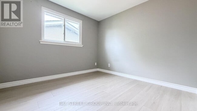 Building Photo - 31 Colonsay Rd