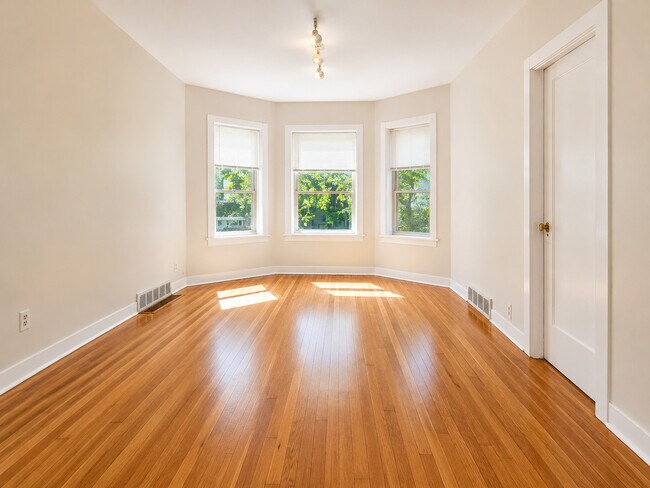 Foto del edificio - 3709 N Bosworth Ave