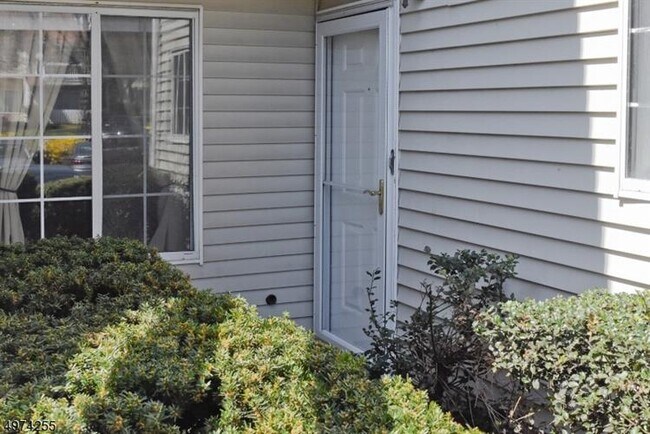 Building Photo - 95 Sage Ct