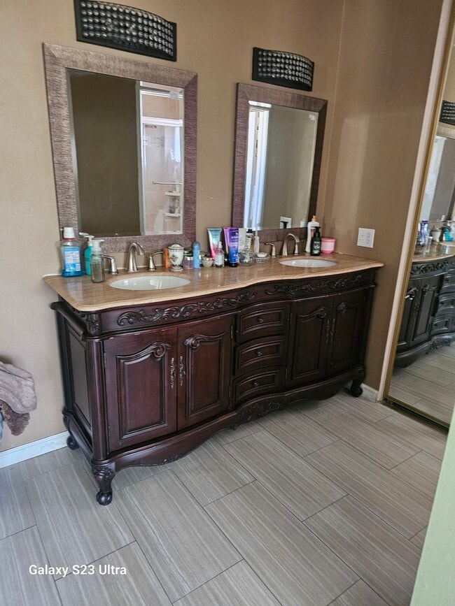 Foto del edificio - 39763 Country Club Dr