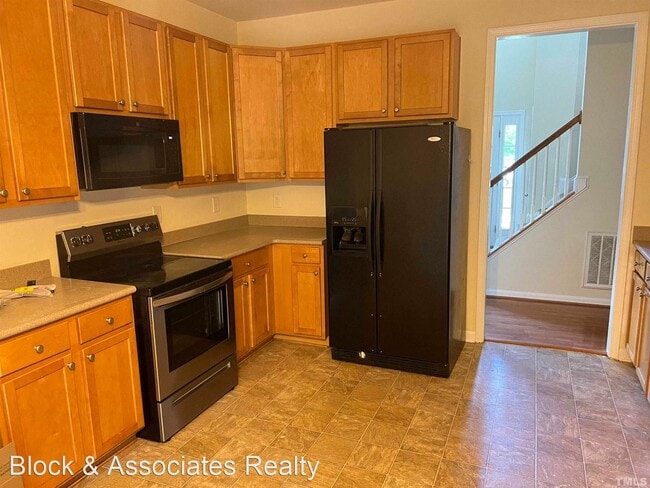Building Photo - 5 br, 3.5 bath House - 300 Newbury Park Way