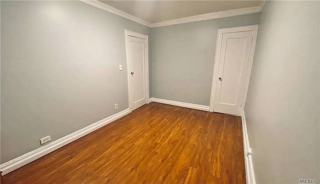 "Charming 3-Bedroom Unit in Queens – Spacious 900 Sq Ft Living!" - "Charming 3-Bedroom Unit in Queens – Spacious 900 Sq Ft Living!"