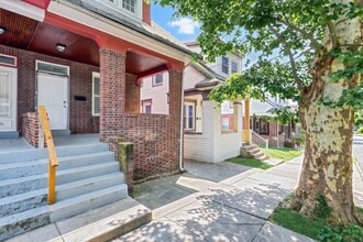 Building Photo - 339 Emerald St