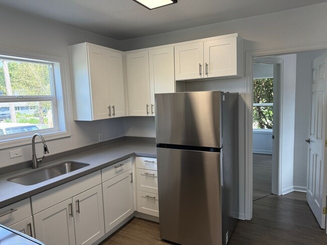 Building Photo - 2bd/1ba Seattle Home