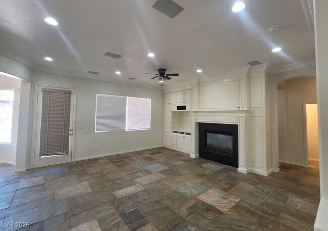 Foto del edificio - 9338 Wilderness Glen Ave