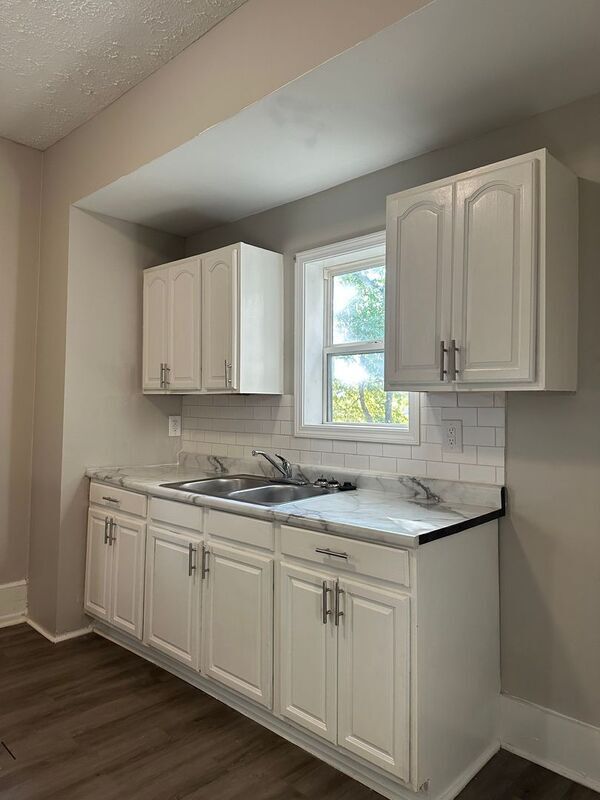 Foto del edificio - 896 Ellsworth Ave