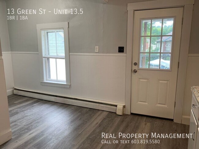 Building Photo - One Bedroom Apartment Available Now!