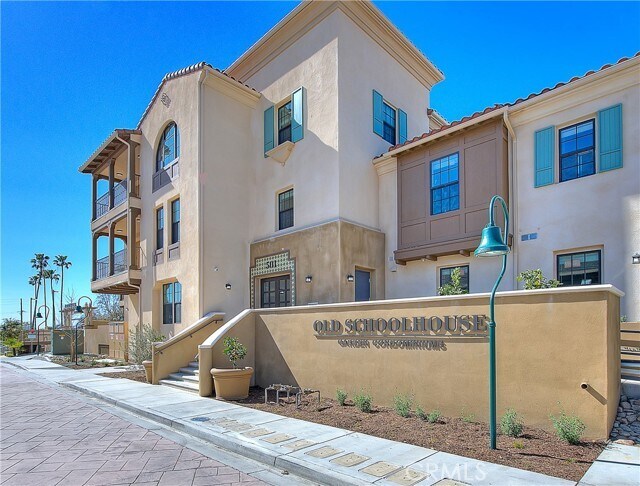 Foto del edificio - 501 W Foothill Blvd