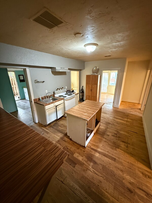 Foto principal - 123.5 S Latah St