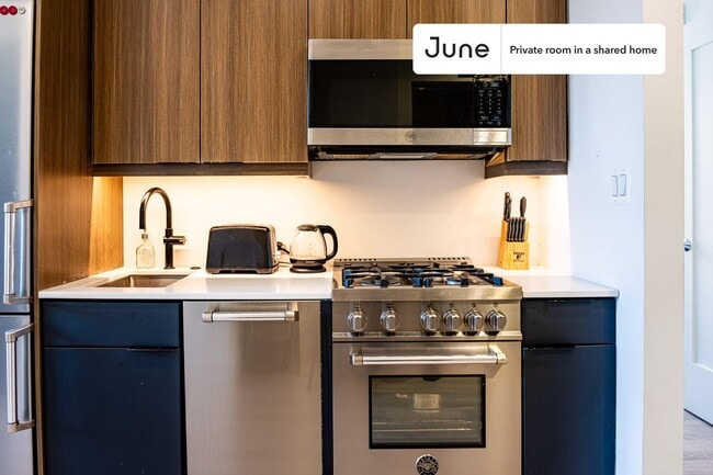 Building Photo - Room in Shared 4 bed/2 bath home in Dupont Circle
