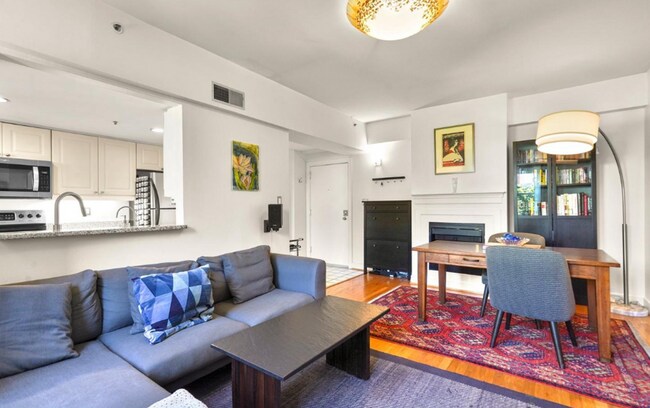 Foto del edificio - Bright Two Bedroom Dream in Dupont!