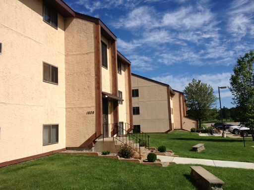 Primary Photo - 1609 E Highway 2