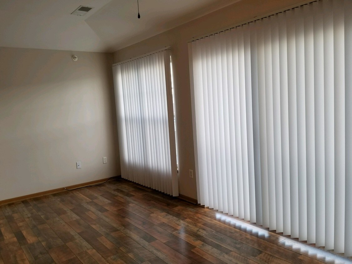 Building Photo - 6935 70th Ct