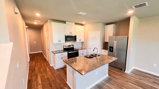Building Photo - 413 Legacy Lp