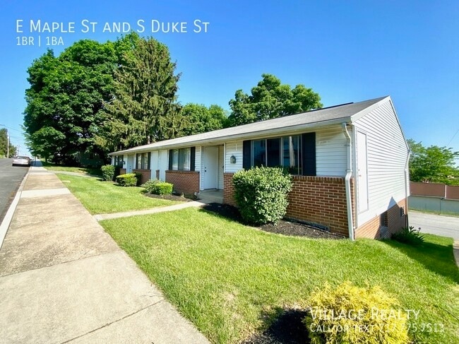 Building Photo - 451 E Maple St