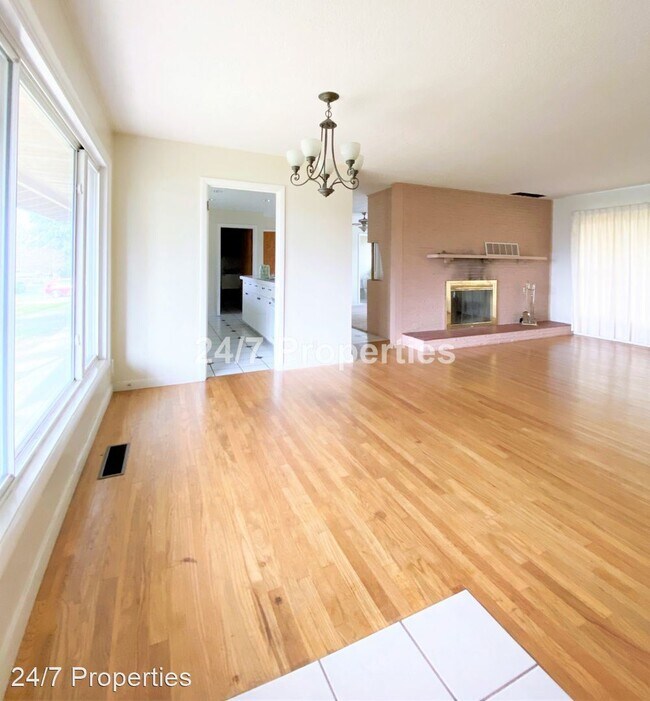 Foto del edificio - 3 br, 2 bath House - 1480 SW Huntington Ave.