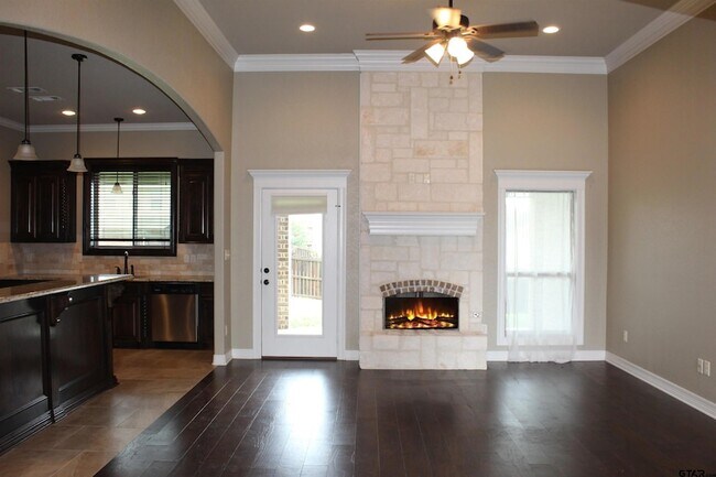 Foto del edificio - 1811 Spruce Pine Lane