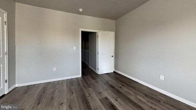 Foto del edificio - 5140 W Stiles St