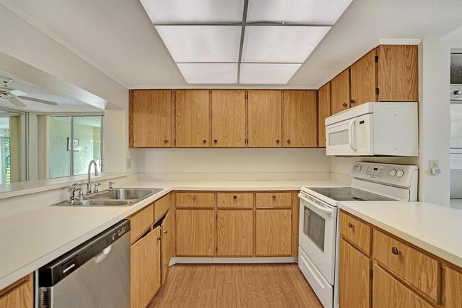Building Photo - 9510 Seagrape Dr