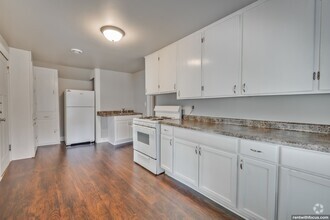Building Photo - 581 Mt Vernon St