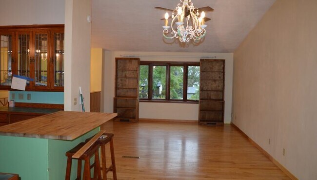 Foto del edificio - 7310 Friendship Ln
