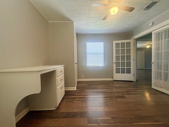 Foto del edificio - 905 Kirk St