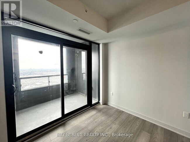 Photo du bâtiment - 2920 Hwy 7