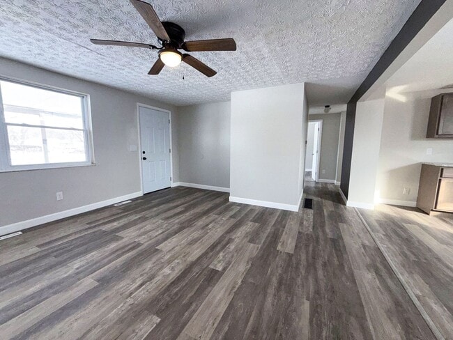 Foto del edificio - Newly Renovated 3BR Home on a Quiet Cul-de-Sac | Spacious Yard & Basement