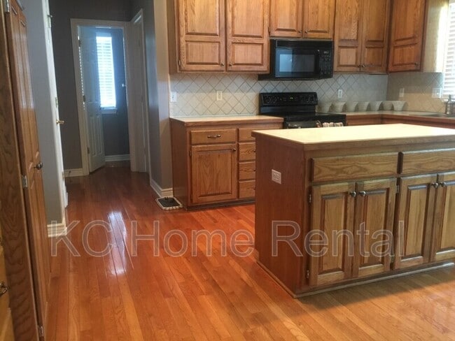 Building Photo - 10106 Redbud Ln