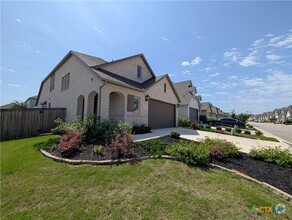 Building Photo - 1052 Easy Gruene