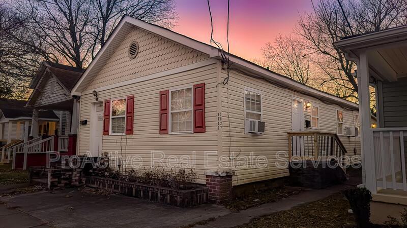 Primary Photo - 3027 Peronne Ave