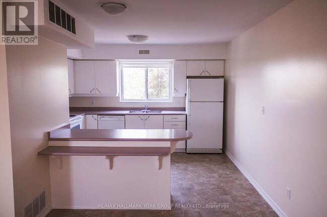 Building Photo - 143-143 Edgehill Dr