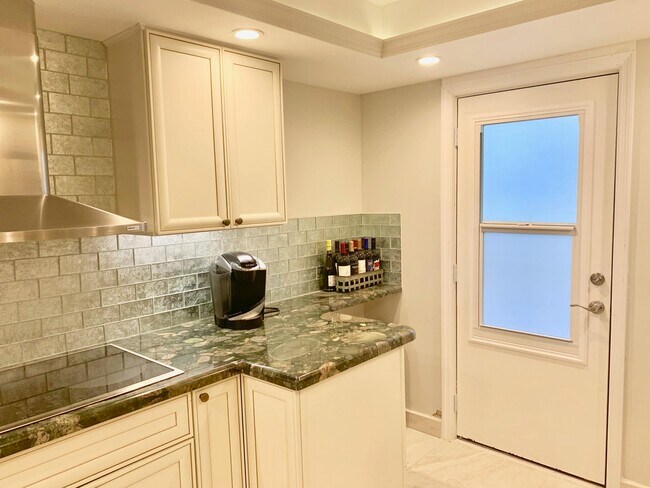 Building Photo - 145 S Ocean Ave