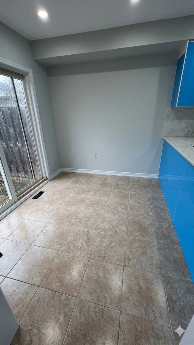 Building Photo - 236 Blackburn Dr