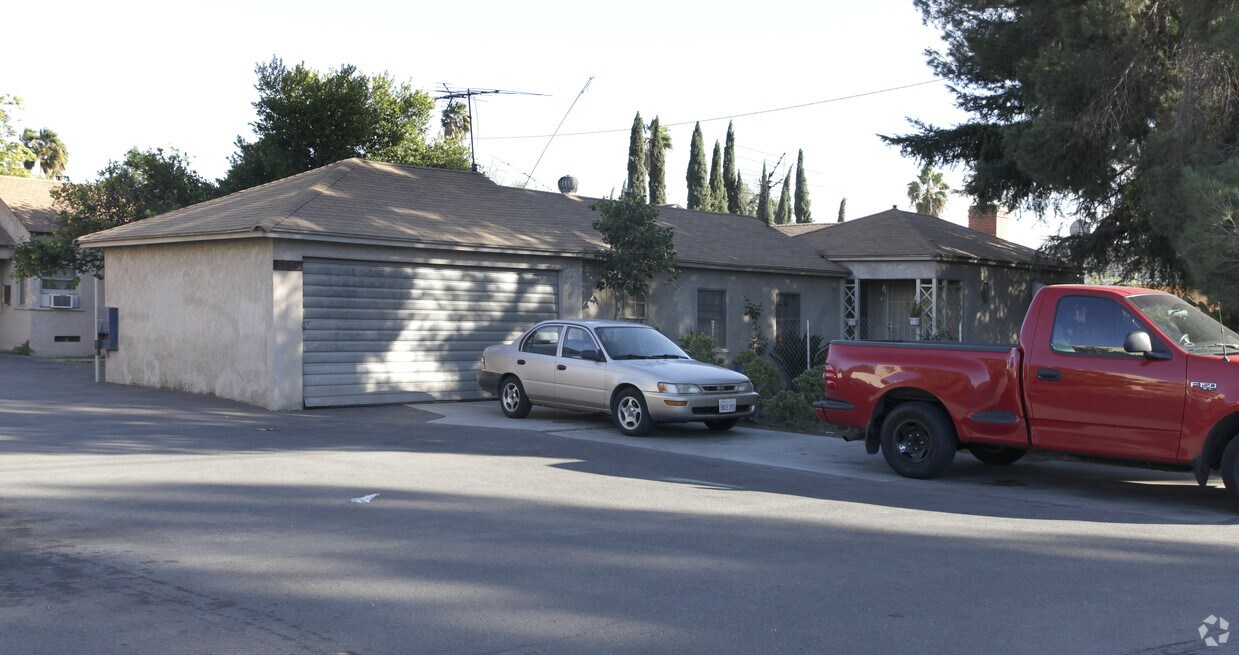 Building Photo - 6634 Vineland Ave