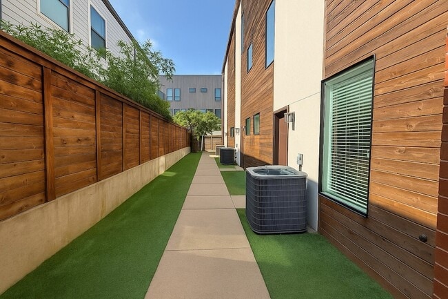 Photo - 1931 N Prairie Ave House