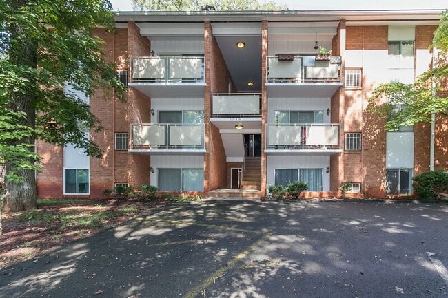 Building Photo - 1800-D132 Jefferson Park Ave