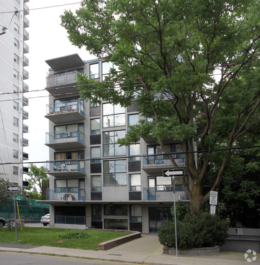 Building Photo - 105 Raglan Ave