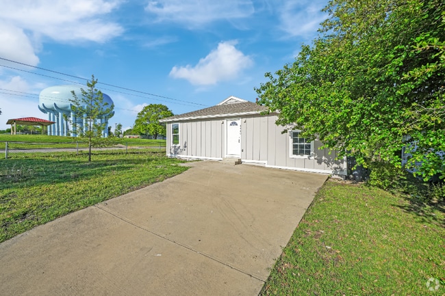 Building Photo - 4440 Lubbock Ave
